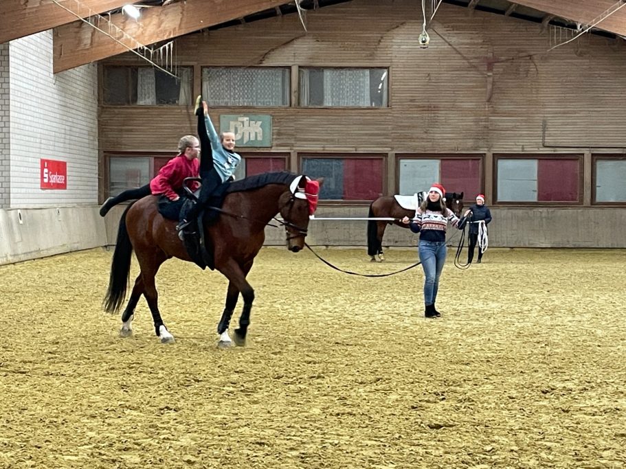 Voltigieren auf der Weihnachtsfeier